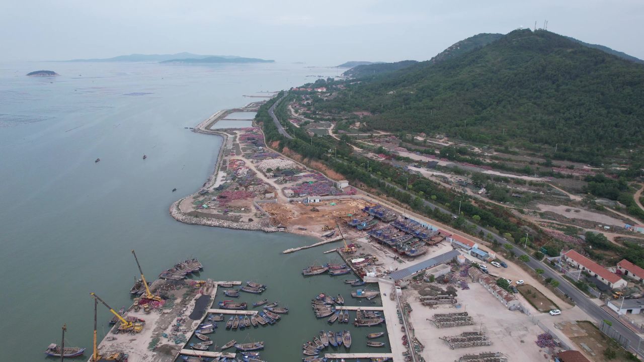 海边渔船渔村大海海洋海鲜航拍