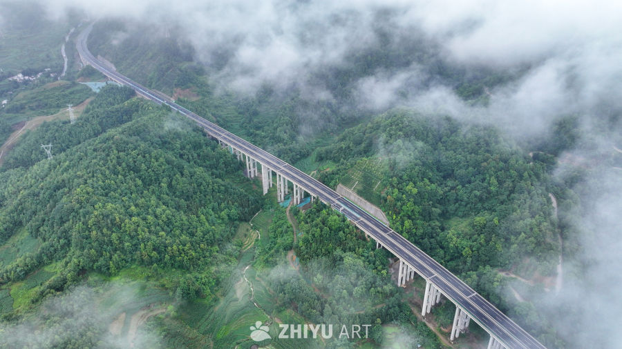山间高速公路云雾缭绕 7