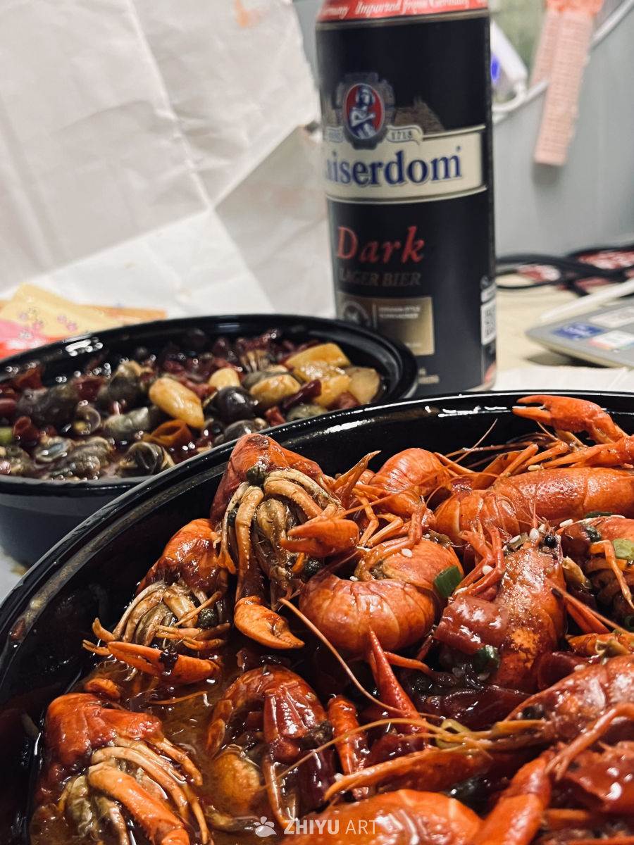 小龙虾配黑啤，夜宵时光