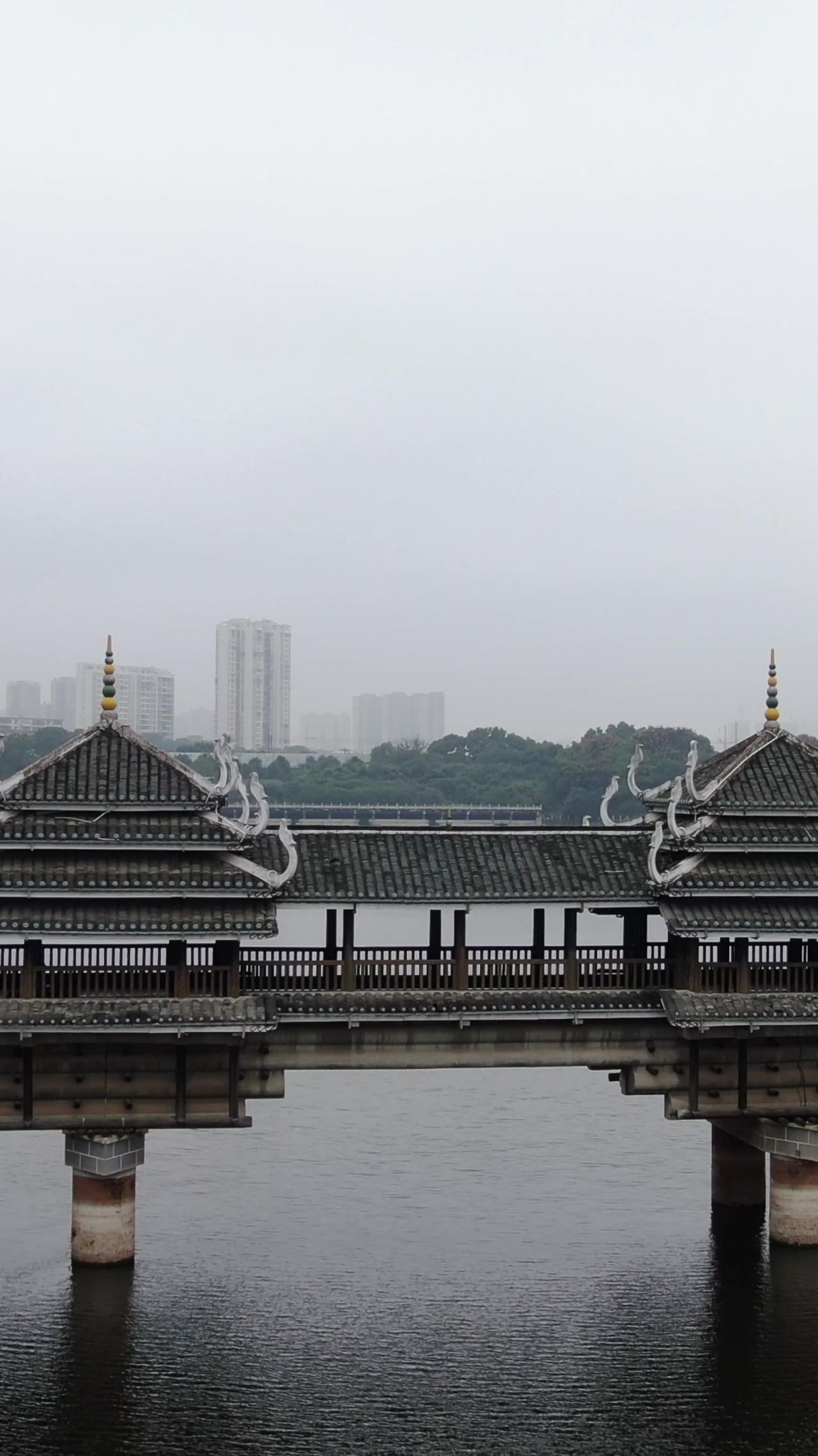 湖南烈士公园风雨桥竖屏航拍