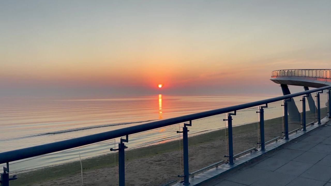 海边栈桥行走