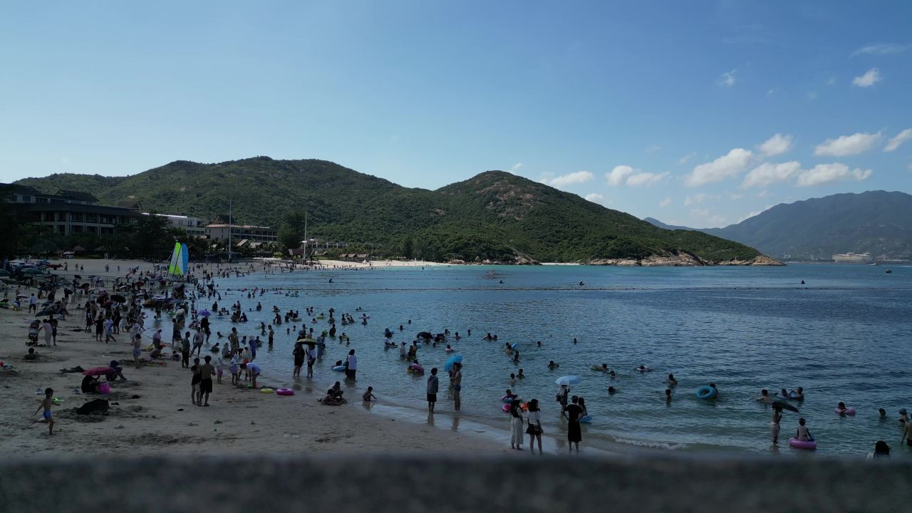 无人机航拍海岸油艇