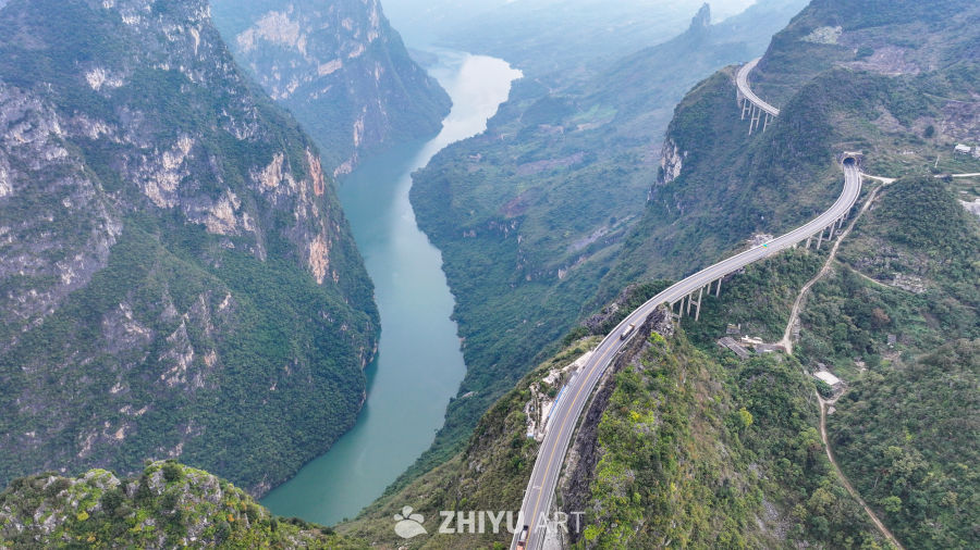 航拍山区公路  贵州关兴公路 2