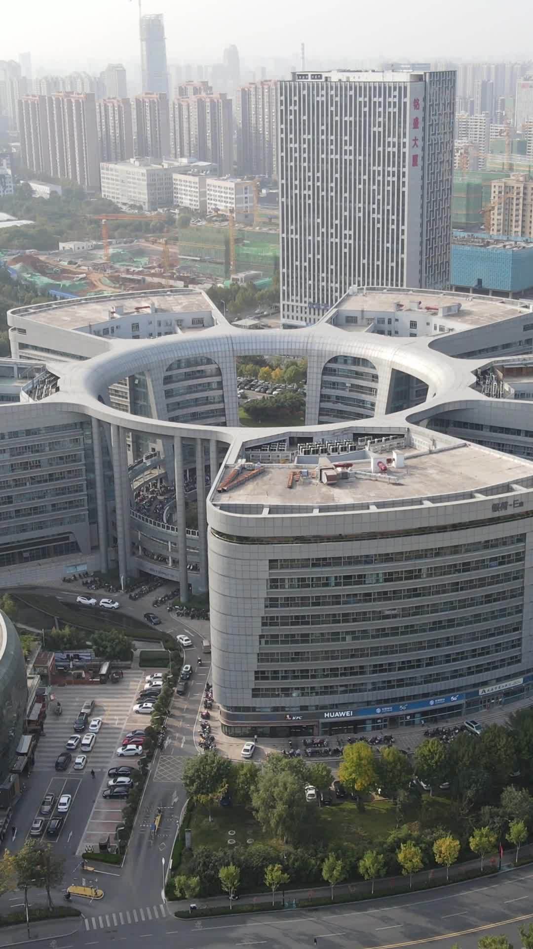 现代都市建筑群全景