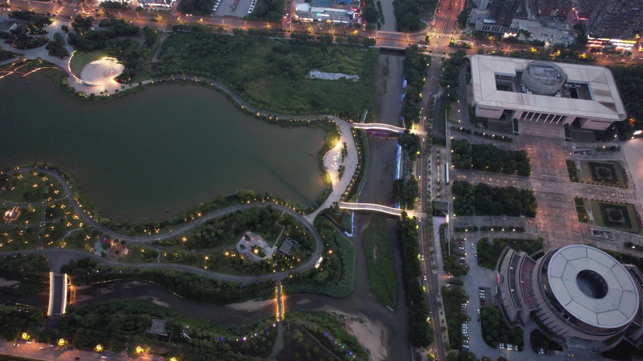 福建龙岩城市落日晚霞夕阳夜幕降临航拍 