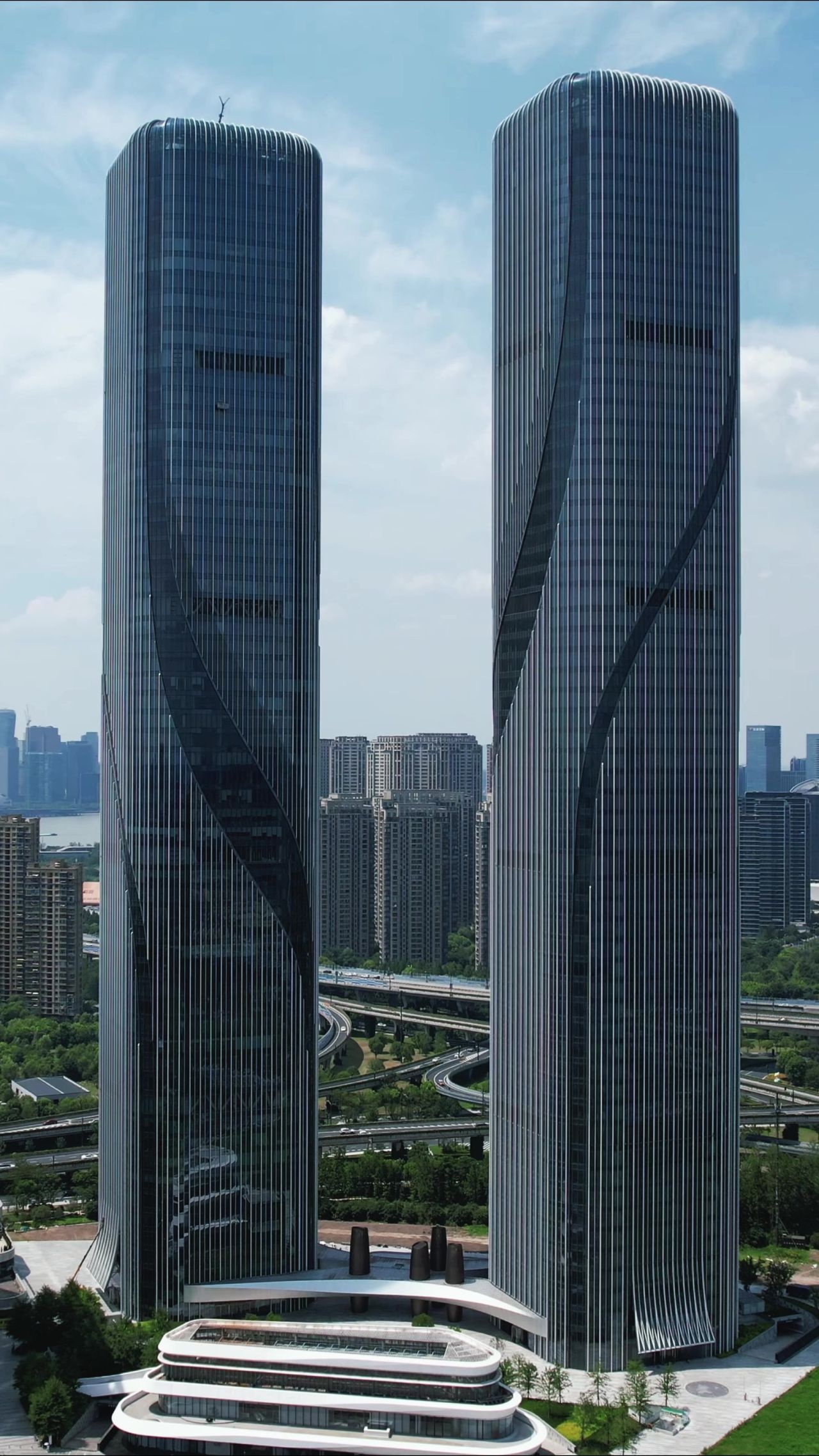 浙江杭州城市风光智慧双子塔竖屏航拍 