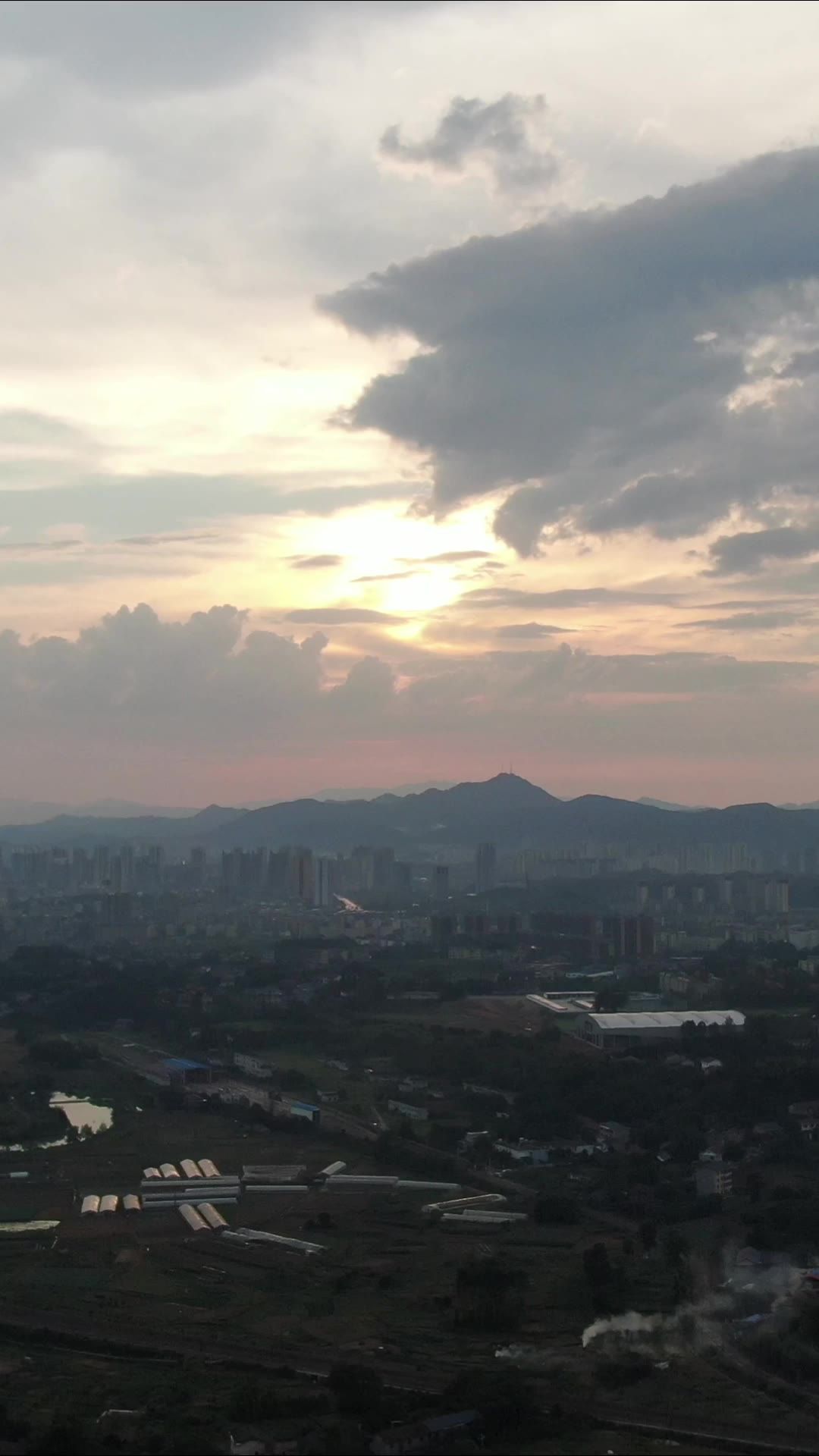 城市日落晚霞夕阳竖屏航拍