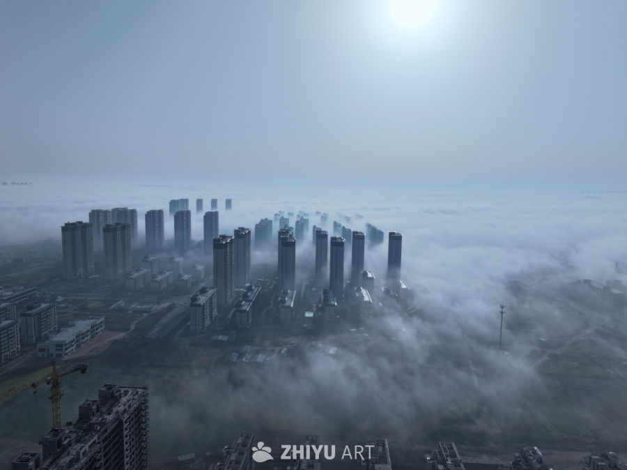 晨雾中的城市