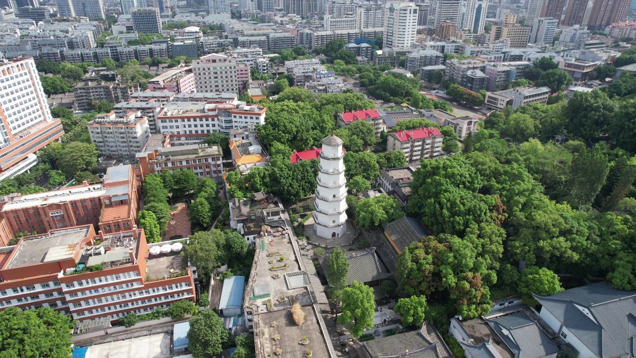 福建福州定光寺定光塔地标建筑白塔航拍 