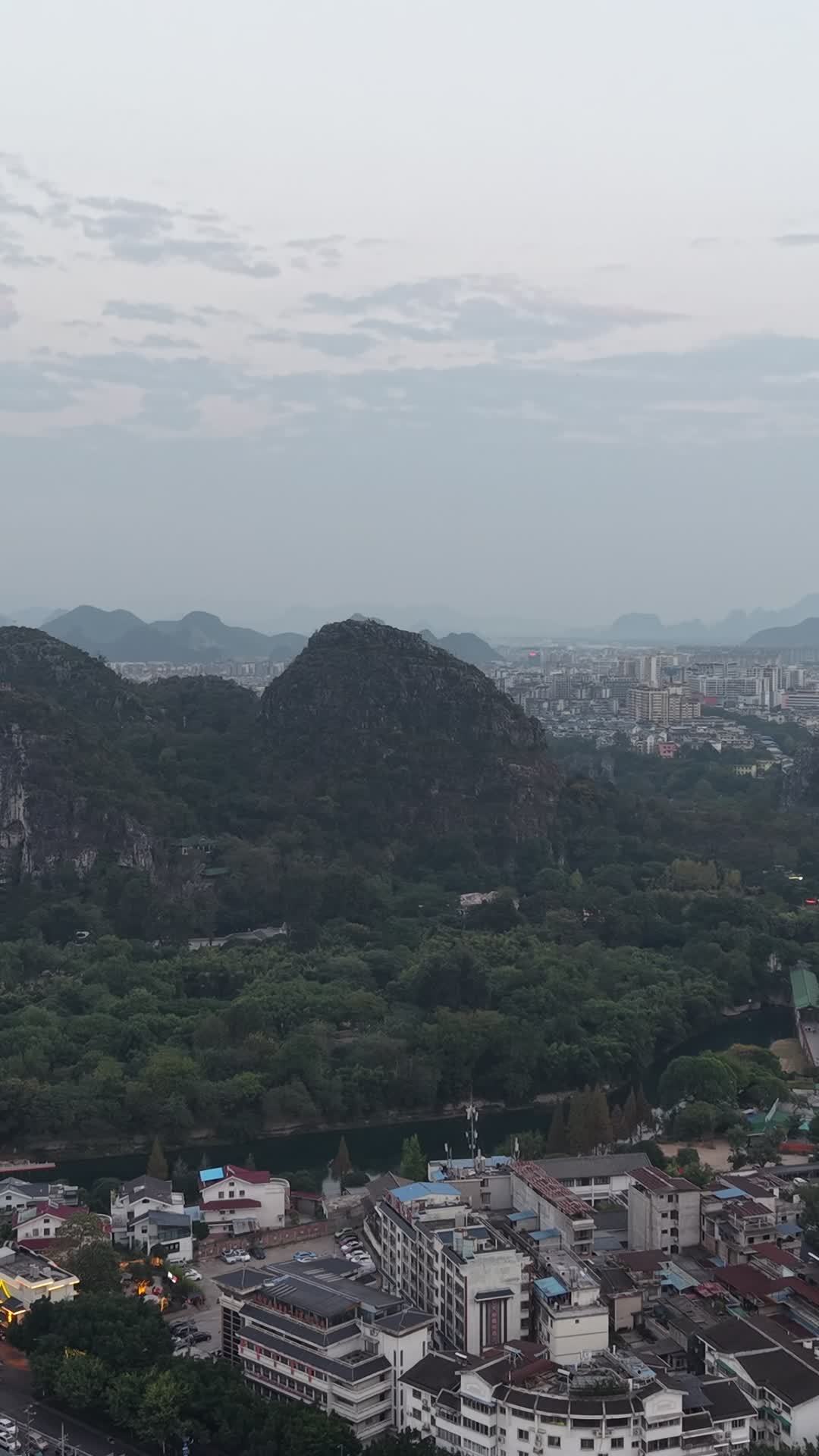 竖版航拍桂林城市大景 (4)