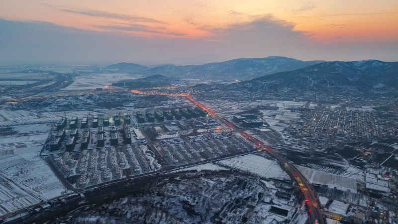 当夕阳与雪相遇