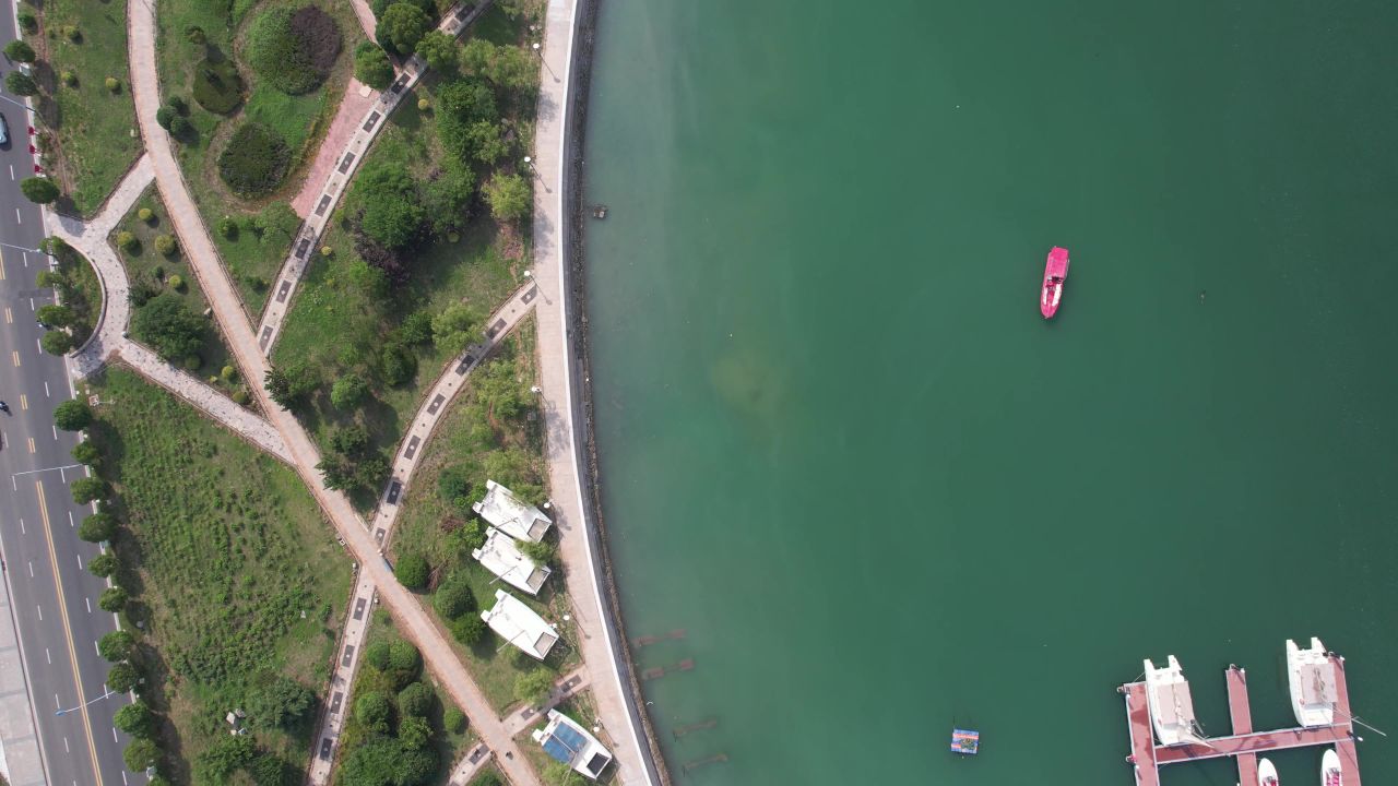 大海海洋沙滩礁石海岛自然风光航拍 