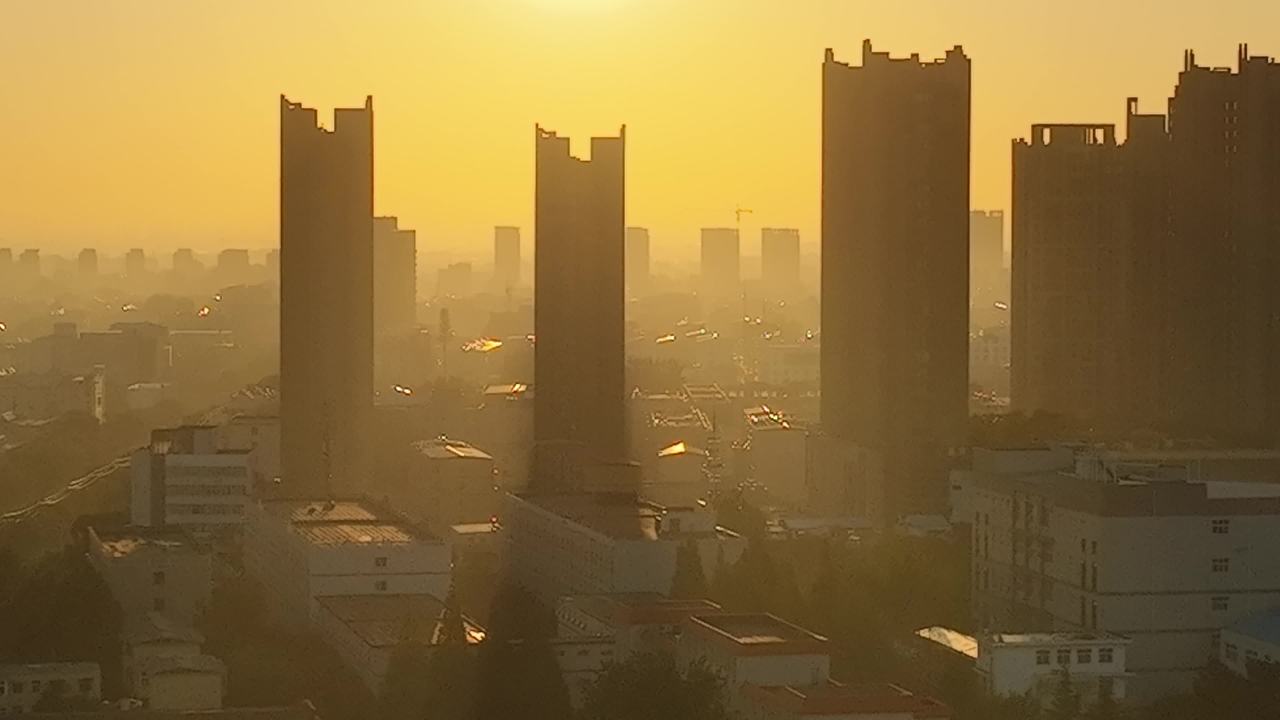 晨曦中的城市