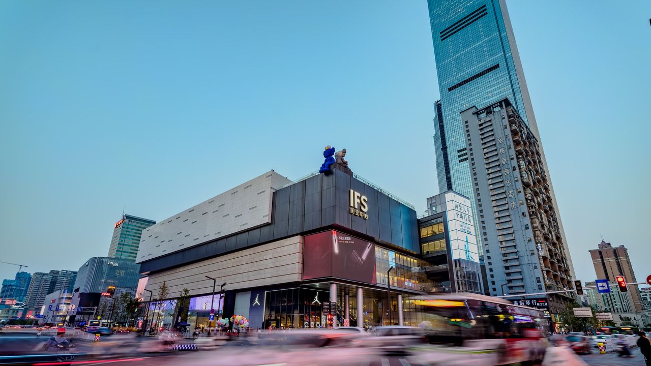 湖南长沙市中心IFS国金中心日转夜延时摄影
