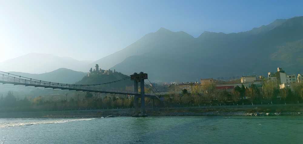 茂县岷江边的风景