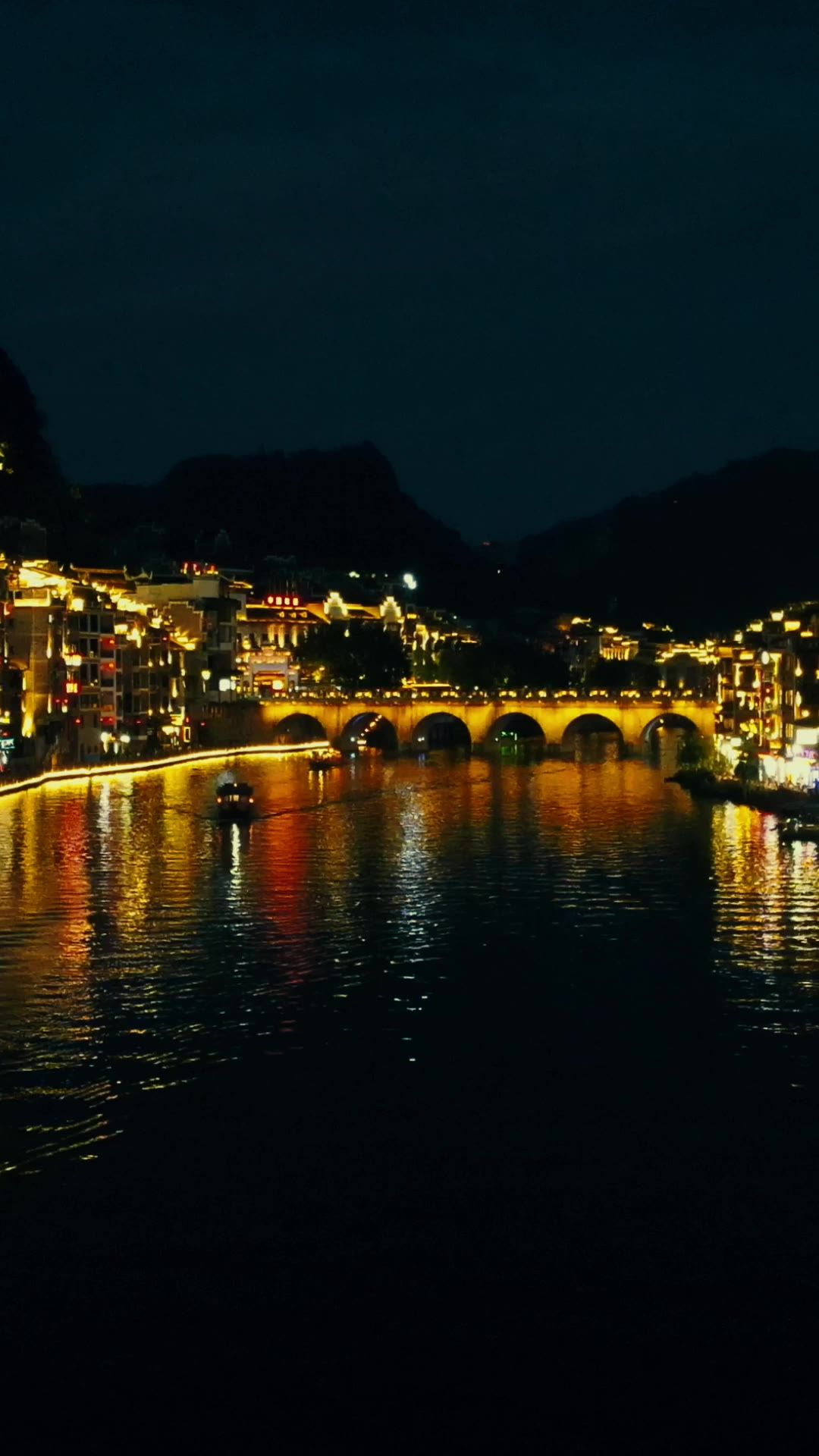 旅游景区贵州镇远古镇夜景竖屏航拍