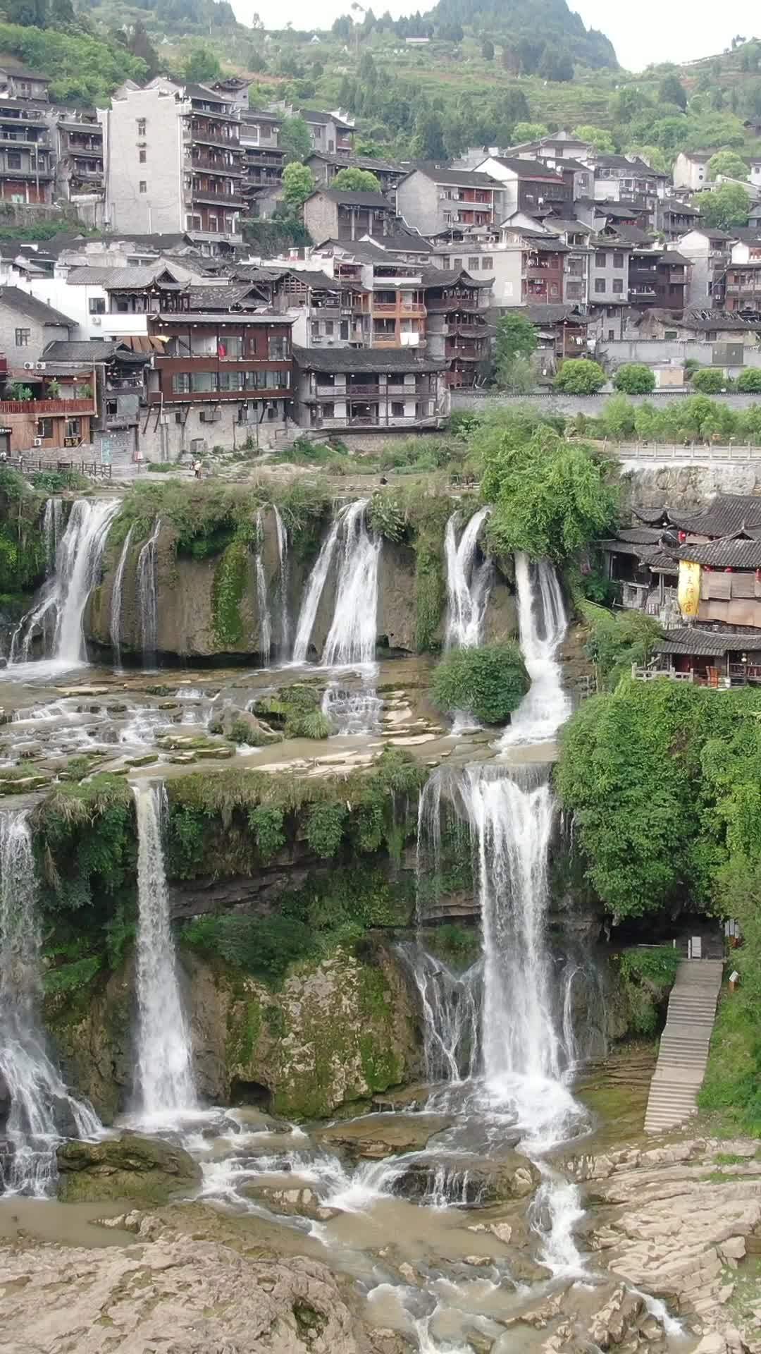 古镇瀑布全景