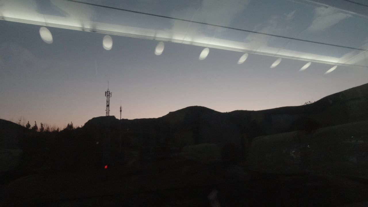 火车内车窗黄昏