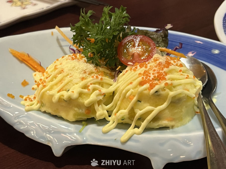 金枪鱼蛋包饭配鱼子酱