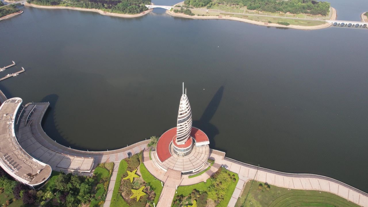 山东日照城市风光大海海洋沙滩城市高楼航拍 