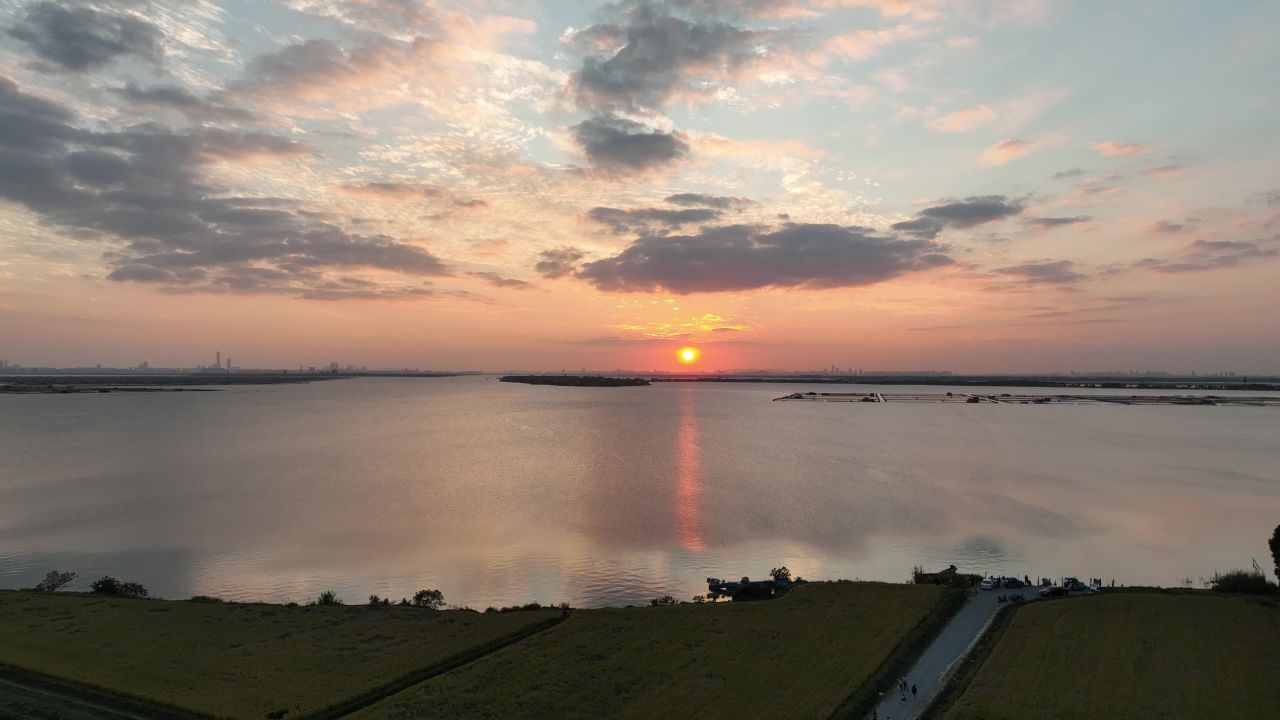航拍苏州阳澄湖日落大景 7