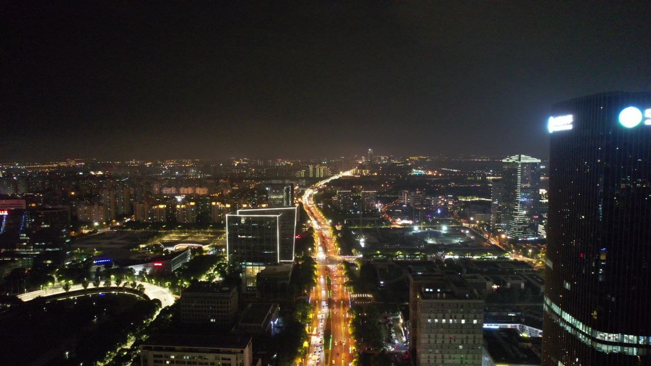 江苏苏州工业园区国金中心苏州之门夜景灯光航拍  