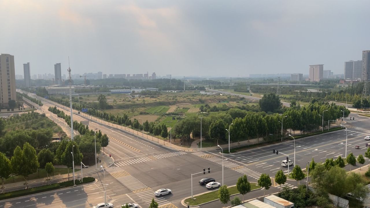下午十字路口车流