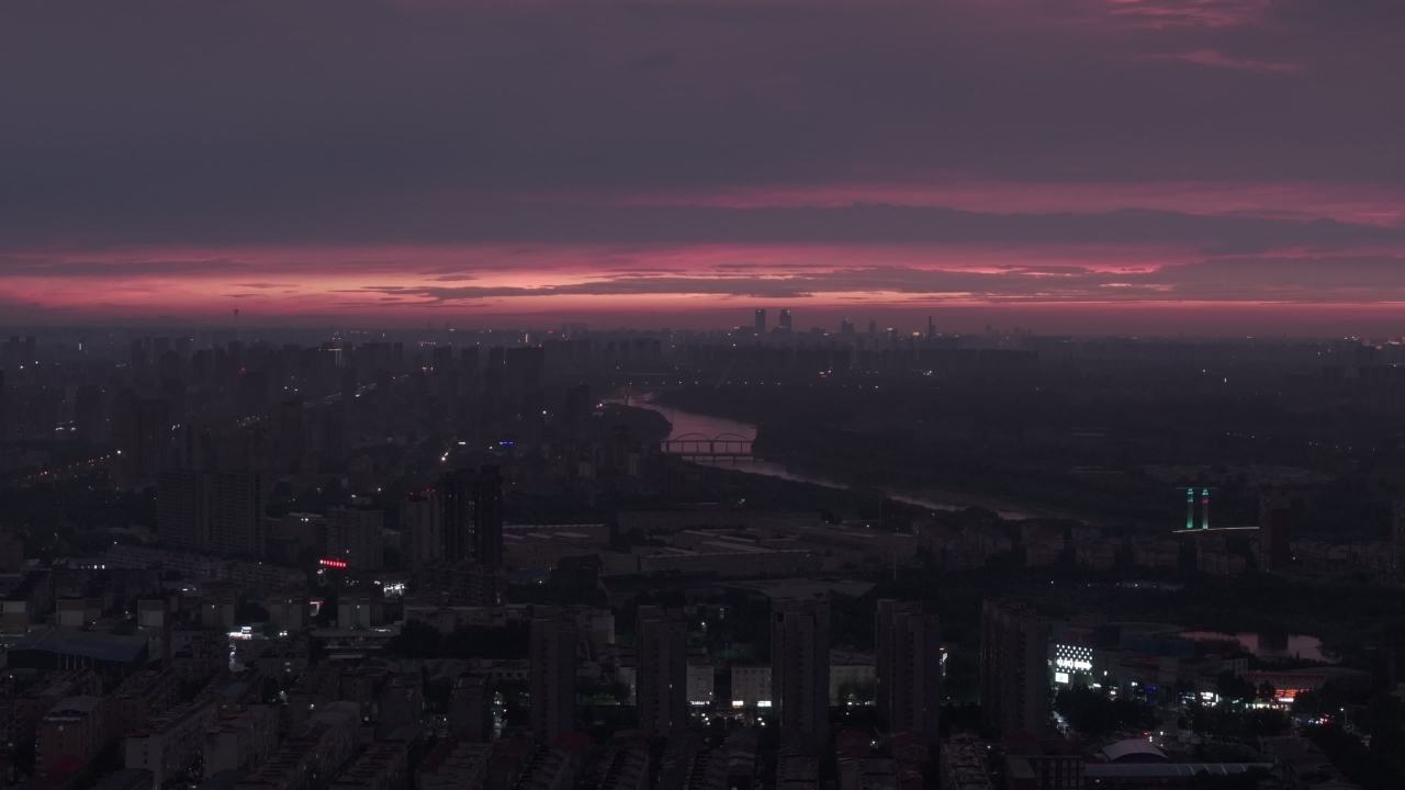 城市黄昏的静谧时光