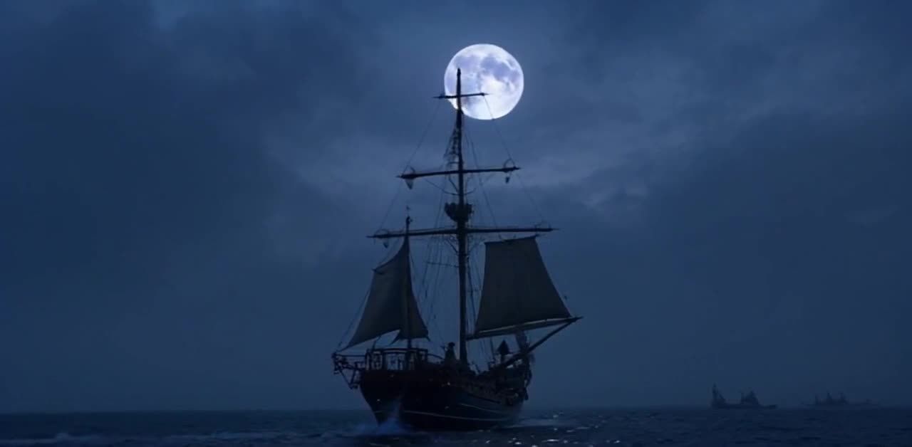 月夜帆船航行