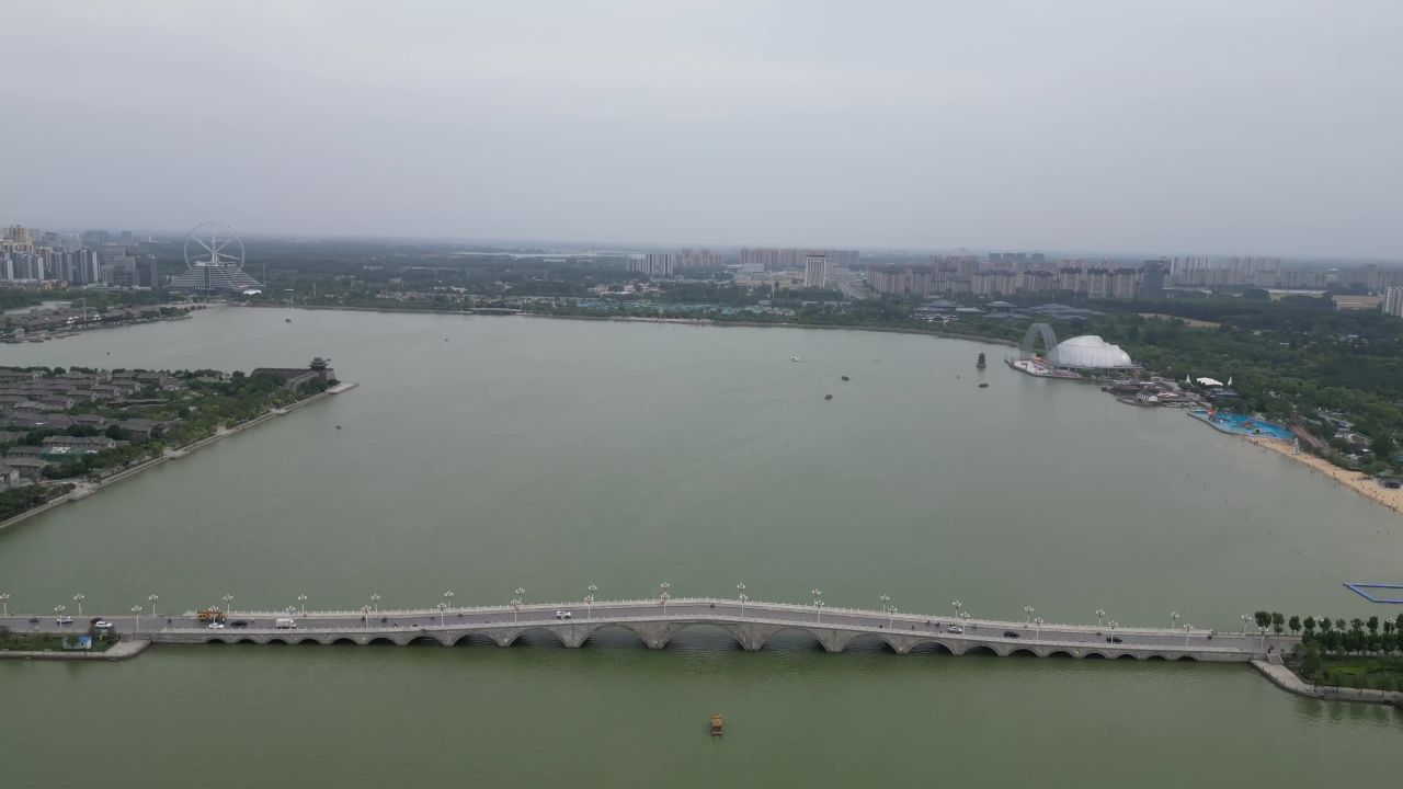 航拍山东聊城东昌湖景区