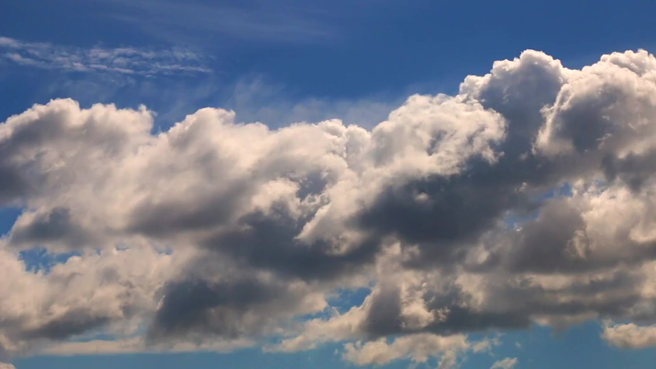 天空云蓝色明确