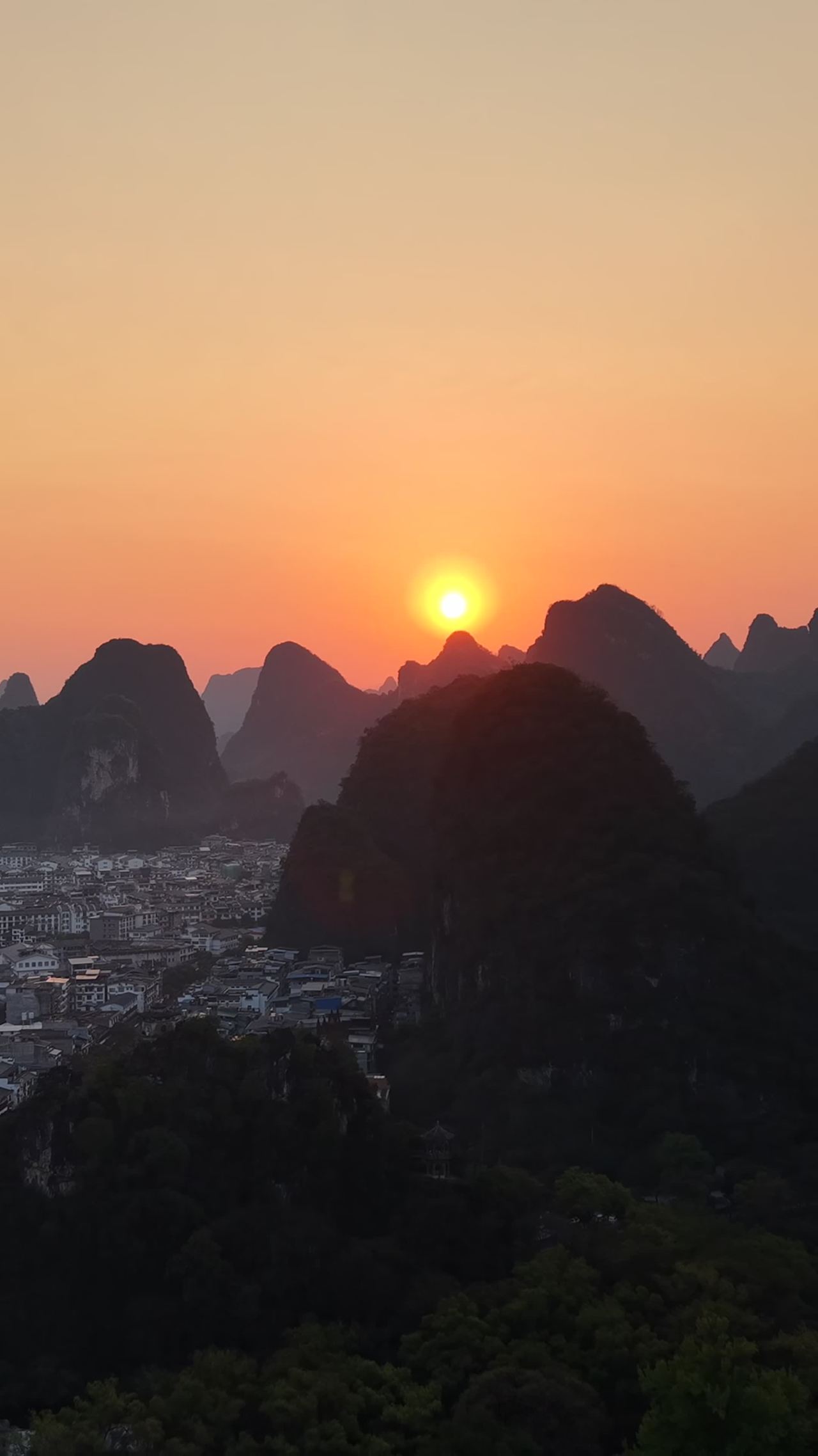 日落下的桂林山水