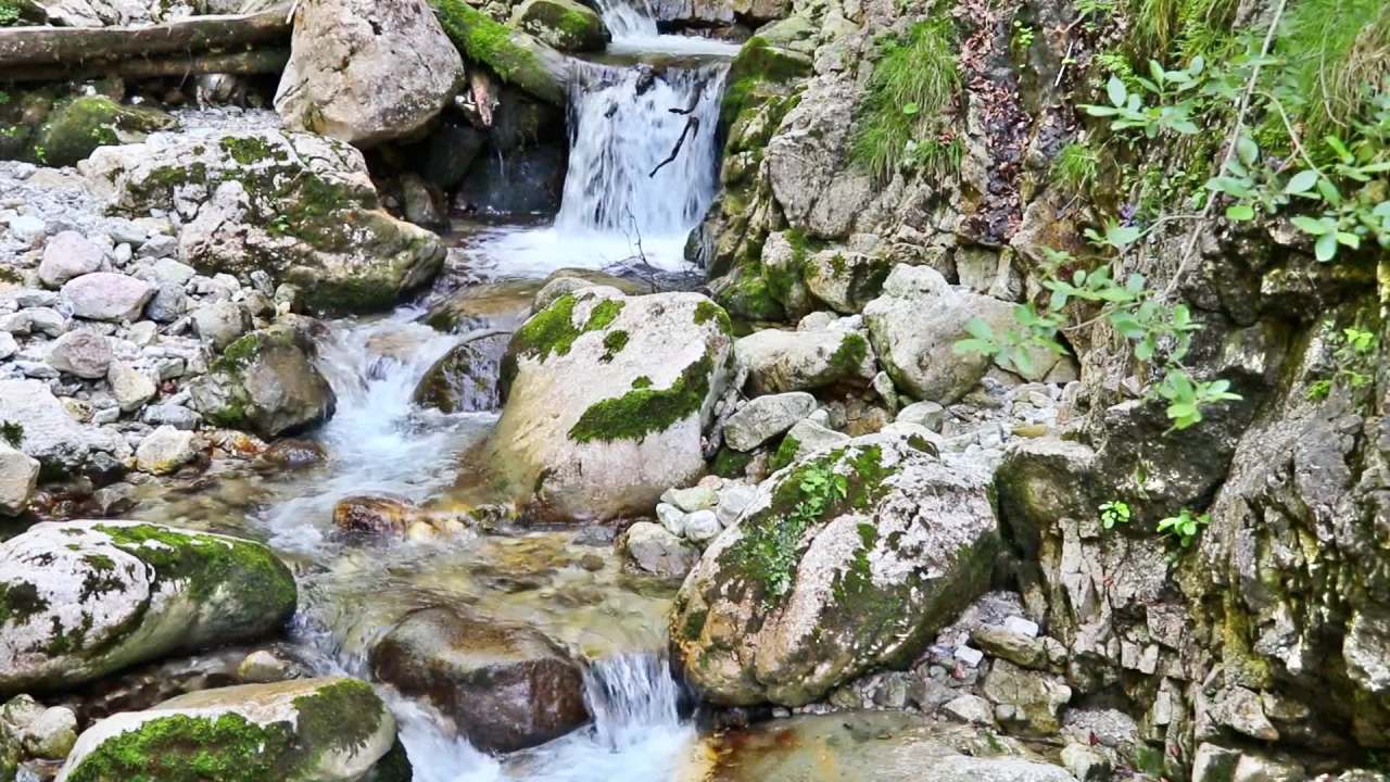 山间小溪