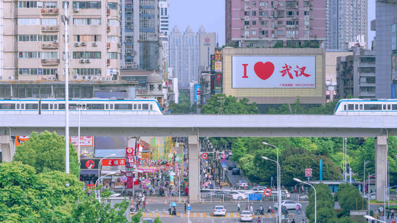 我爱武汉与地铁同框