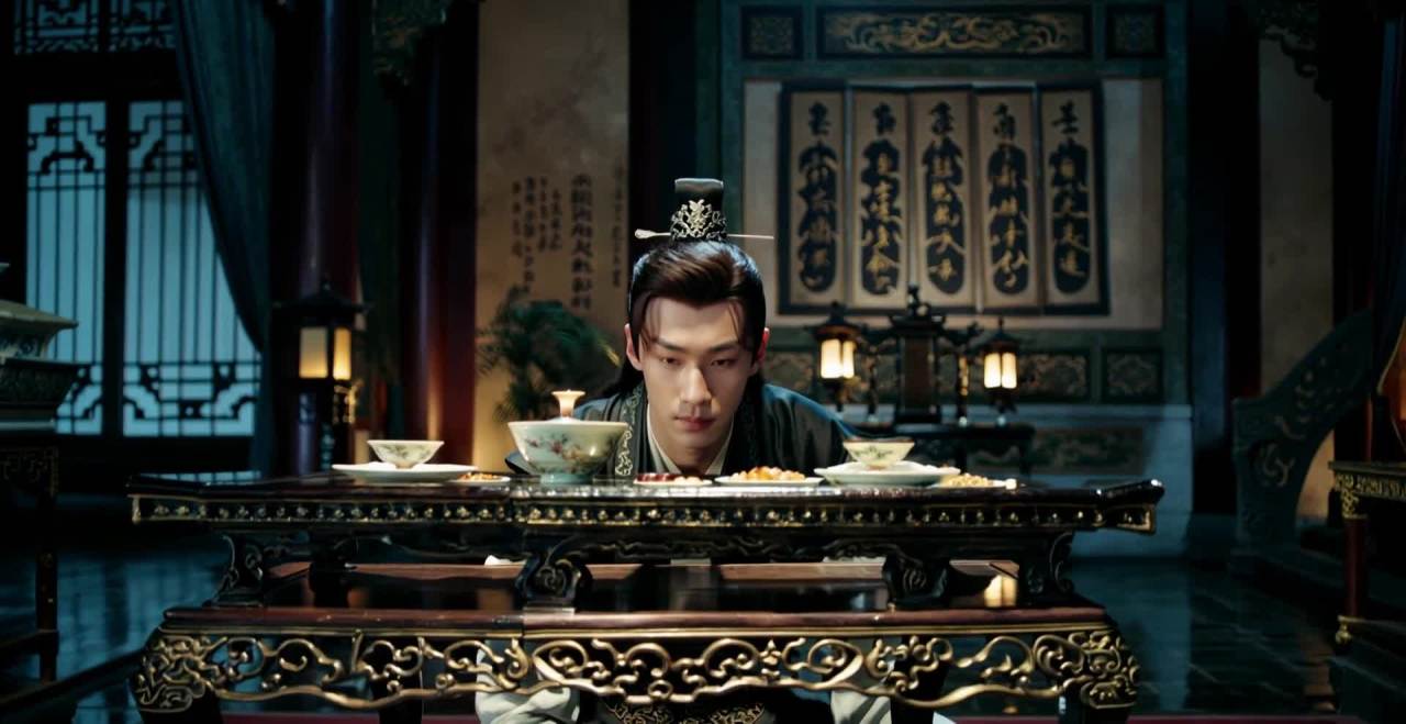 晚间宫殿中毒男子缓缓倒下