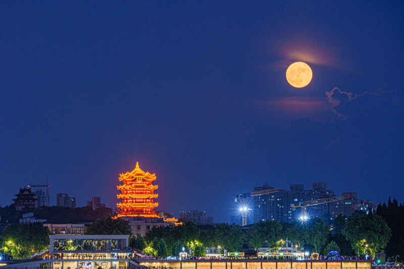 武汉黄鹤楼大圆月