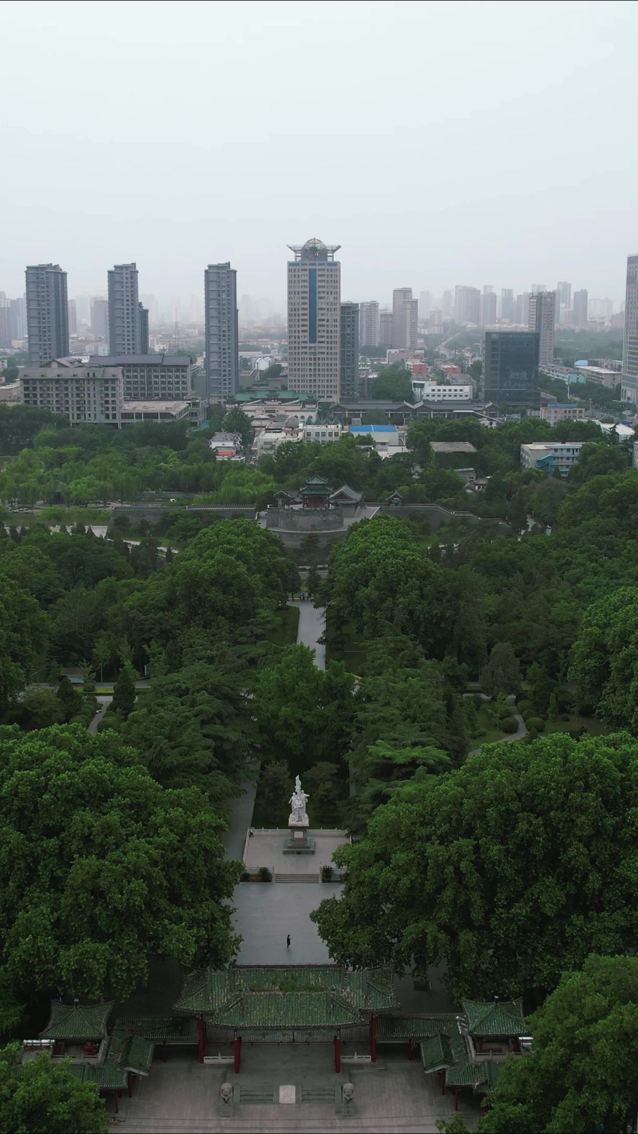 河北邯郸丛台公园竖屏航拍 