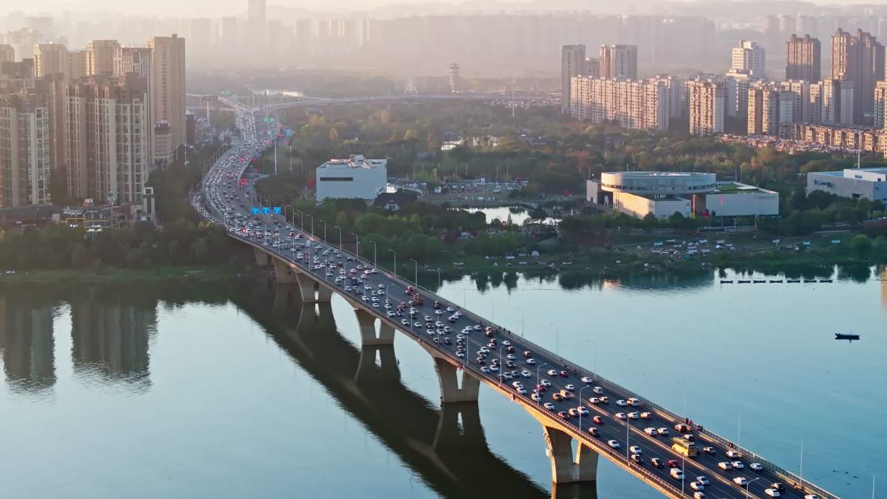 湖南长沙湘府路大桥城市建筑交通车流航拍 3