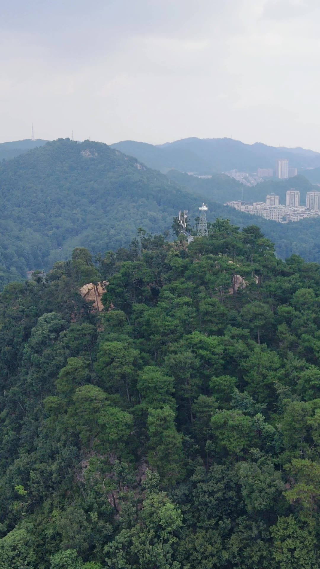 旅游景区贵阳黔灵山竖屏航拍