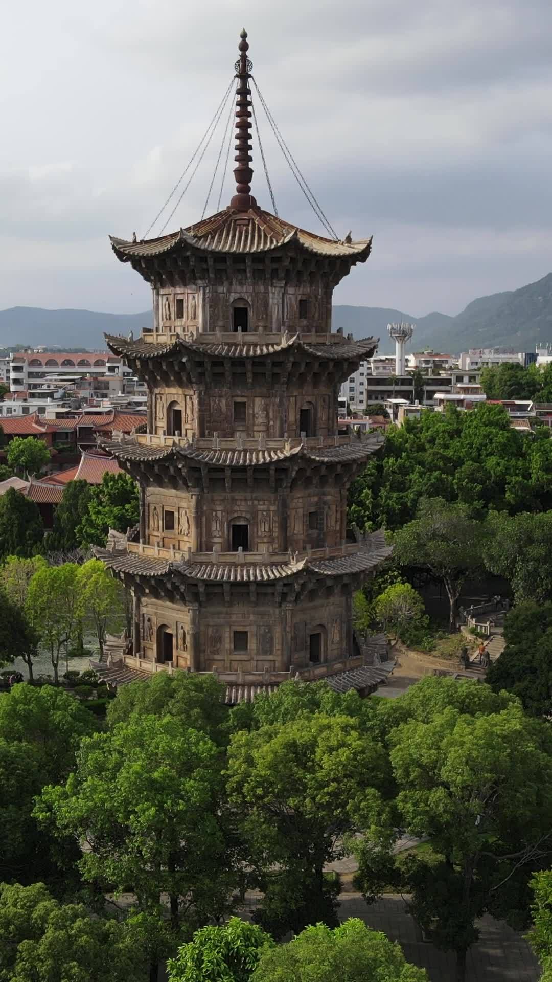 古塔与城市的和谐共存