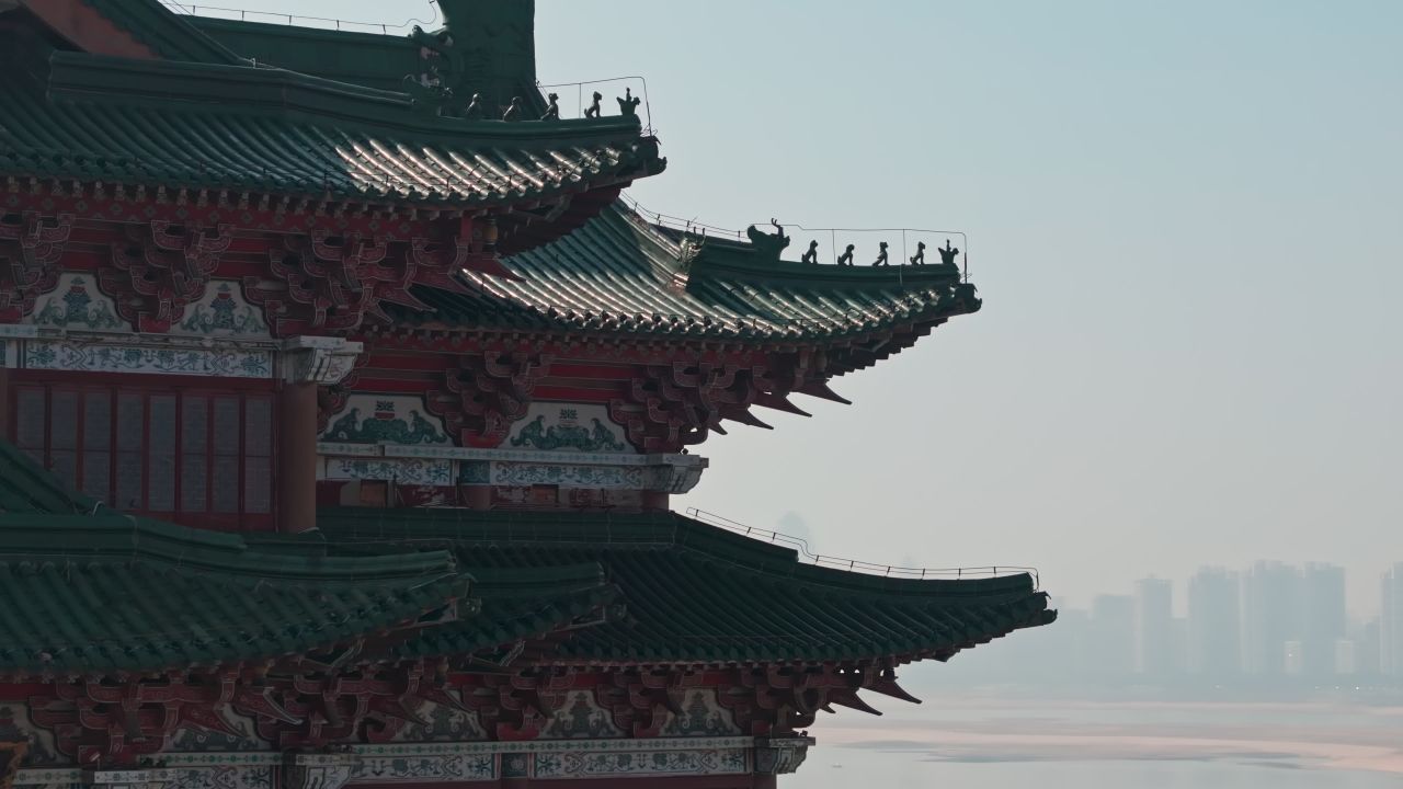 江西南昌滕王阁城市建筑航拍 8