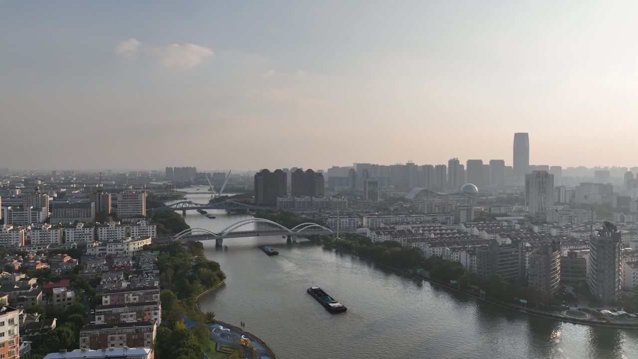 4K航拍昆山城市风光河道航运 7