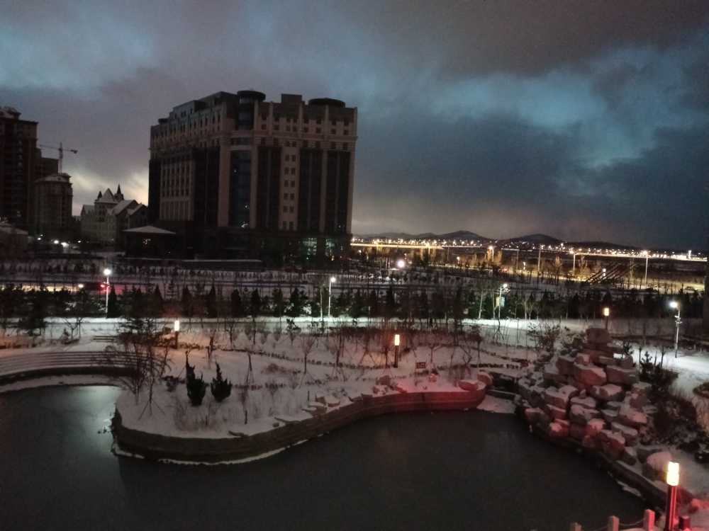 傍晚的雪景