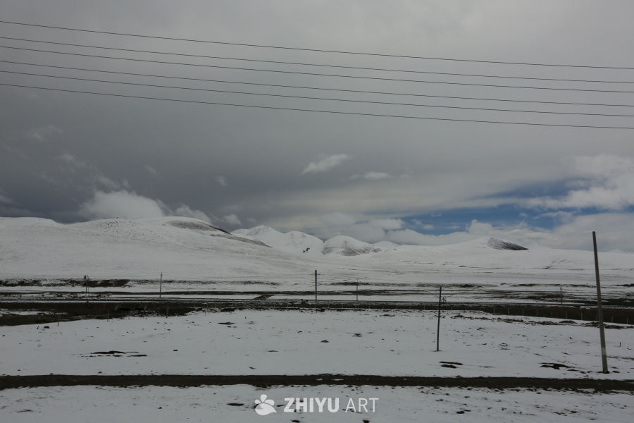 雪山下的宁静