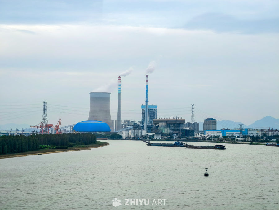 工业电厂与河流景观