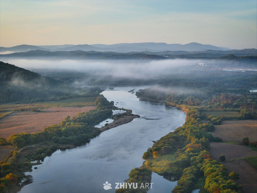 雾漫远山 秋河晨韵