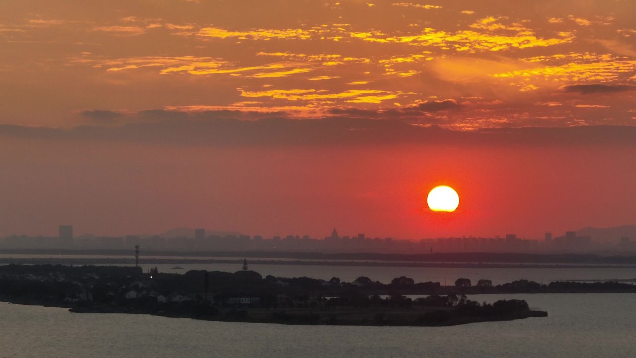航拍苏州阳澄湖日落大景 10