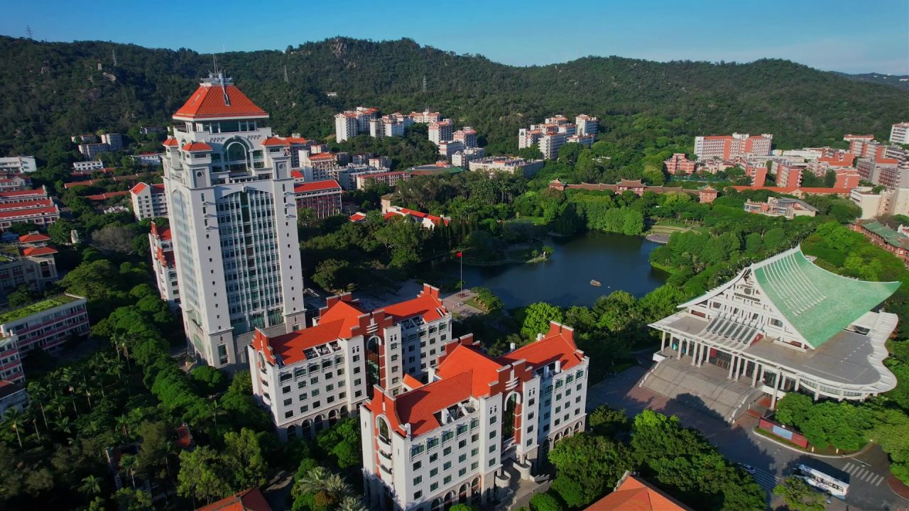 航拍厦门大学建筑风光