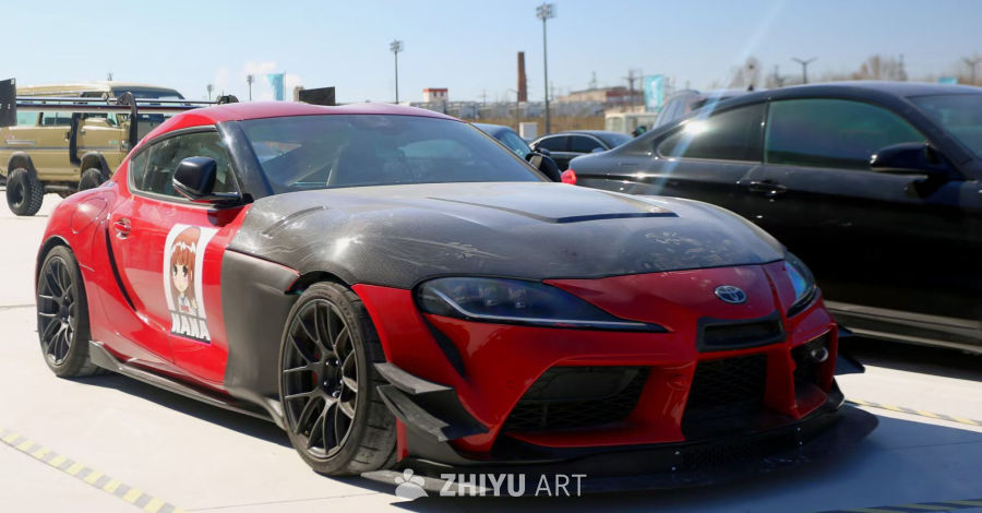 红黑涂装改装跑车