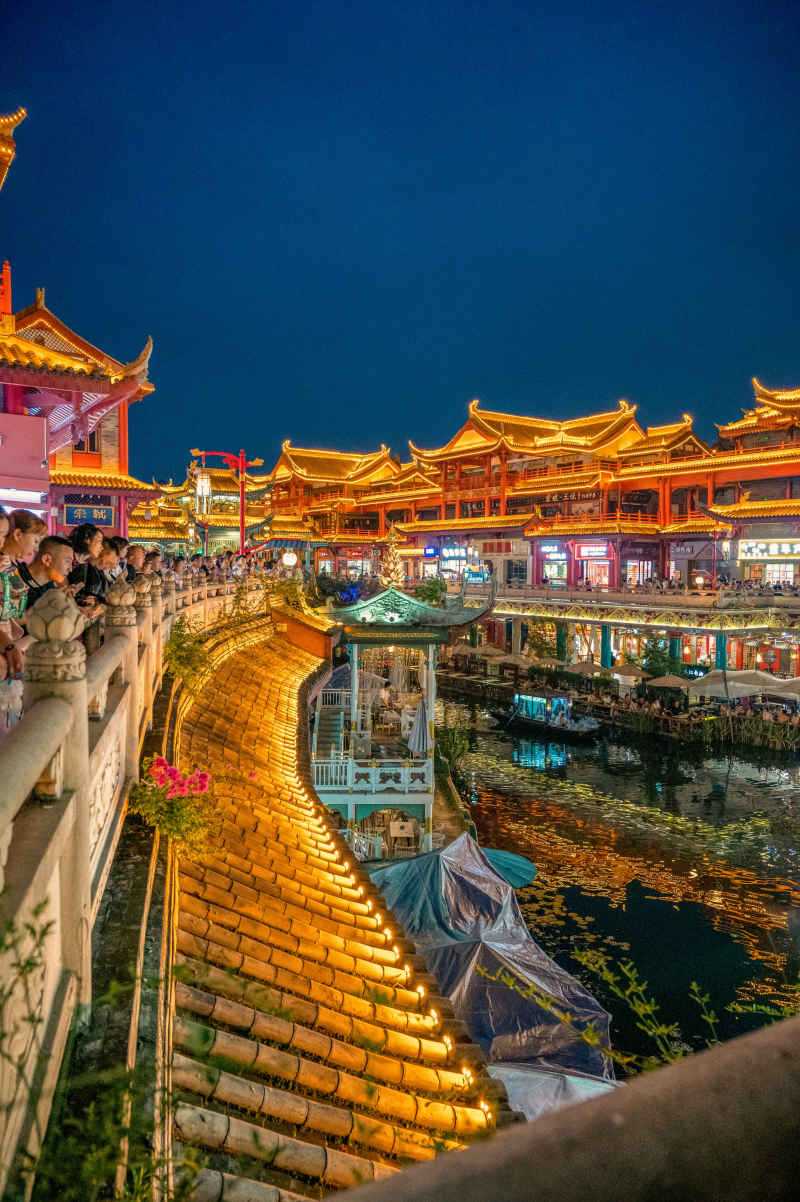 夜晚水街